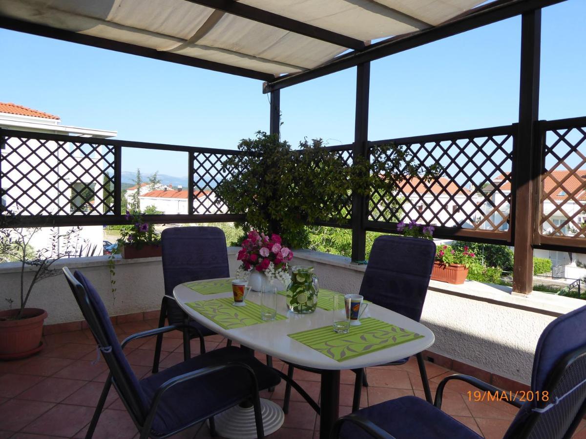 Apartmani Dubasnica Malinska Esterno foto
