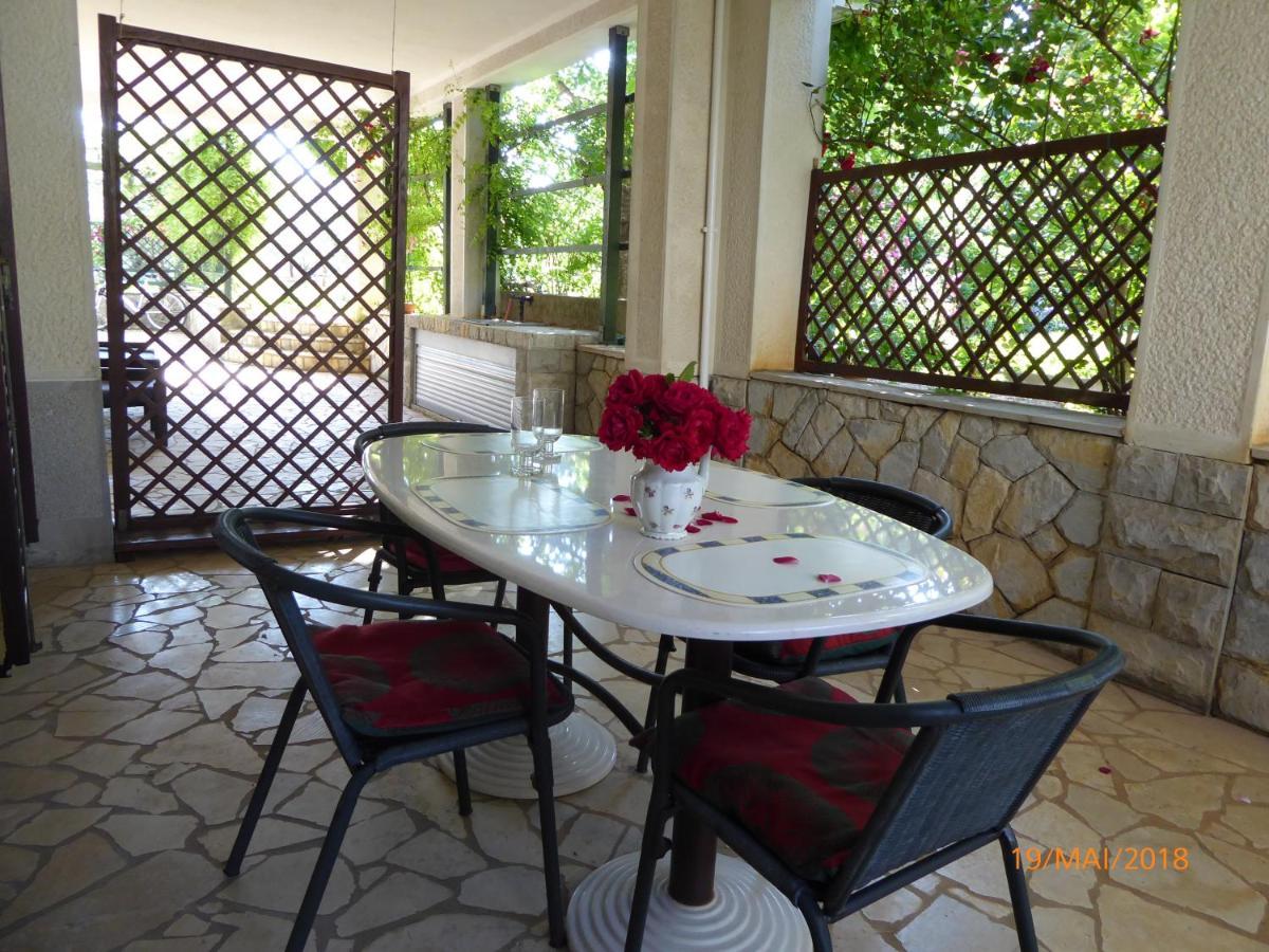 Apartmani Dubasnica Malinska Esterno foto