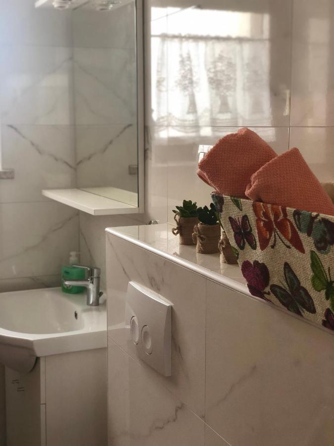 Apartmani Dubasnica Malinska Esterno foto